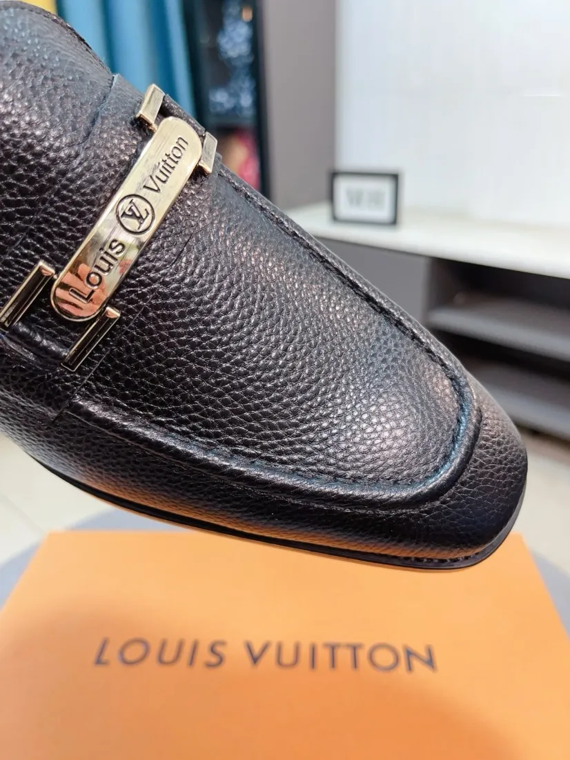 Men's men's shoes 💰500🌸🌸 [Louis Vuitton (LV)] High-end business formal leather shoes 🍀 luxurious and elegant style, both practicality and style, professional focus on details and quality, counter original 1⃣️: 1⃣️ ultra-accurate reproduction 👍🏻! Material: The upper is made of imported original calfskin➕imported Italian cowhide leather. Original anti-slip and wear-resistant outsole! Code number: 38--44 (45 customized)